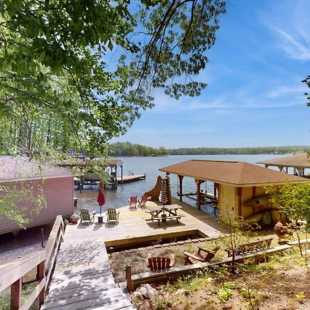 Villa Waterfront Wonder